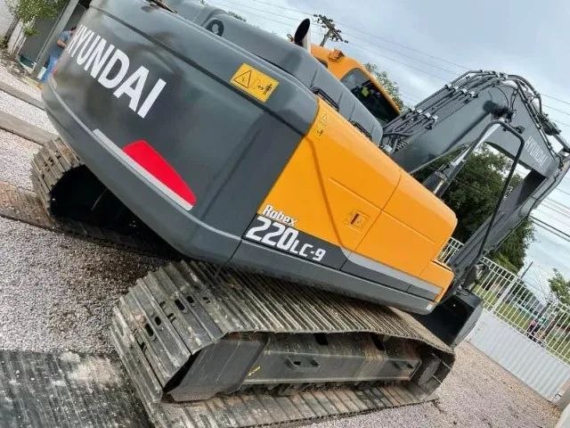 ESCAVADEIRA HYUNDAI 220 2014 - PARCELAMOS  - Foto 2