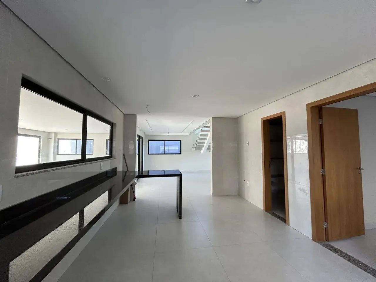 Casa para Venda em Rio das Ostras, Alphaville, 3 dormitórios, 3 suítes, 6 banheiros, 4 vag - Foto 2
