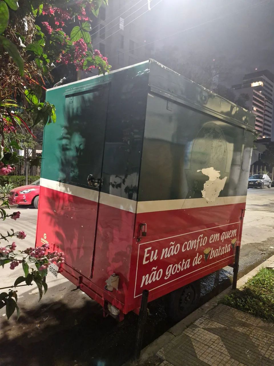 Trailer foodtruck  aceito troca por moto ou carro - Foto 2