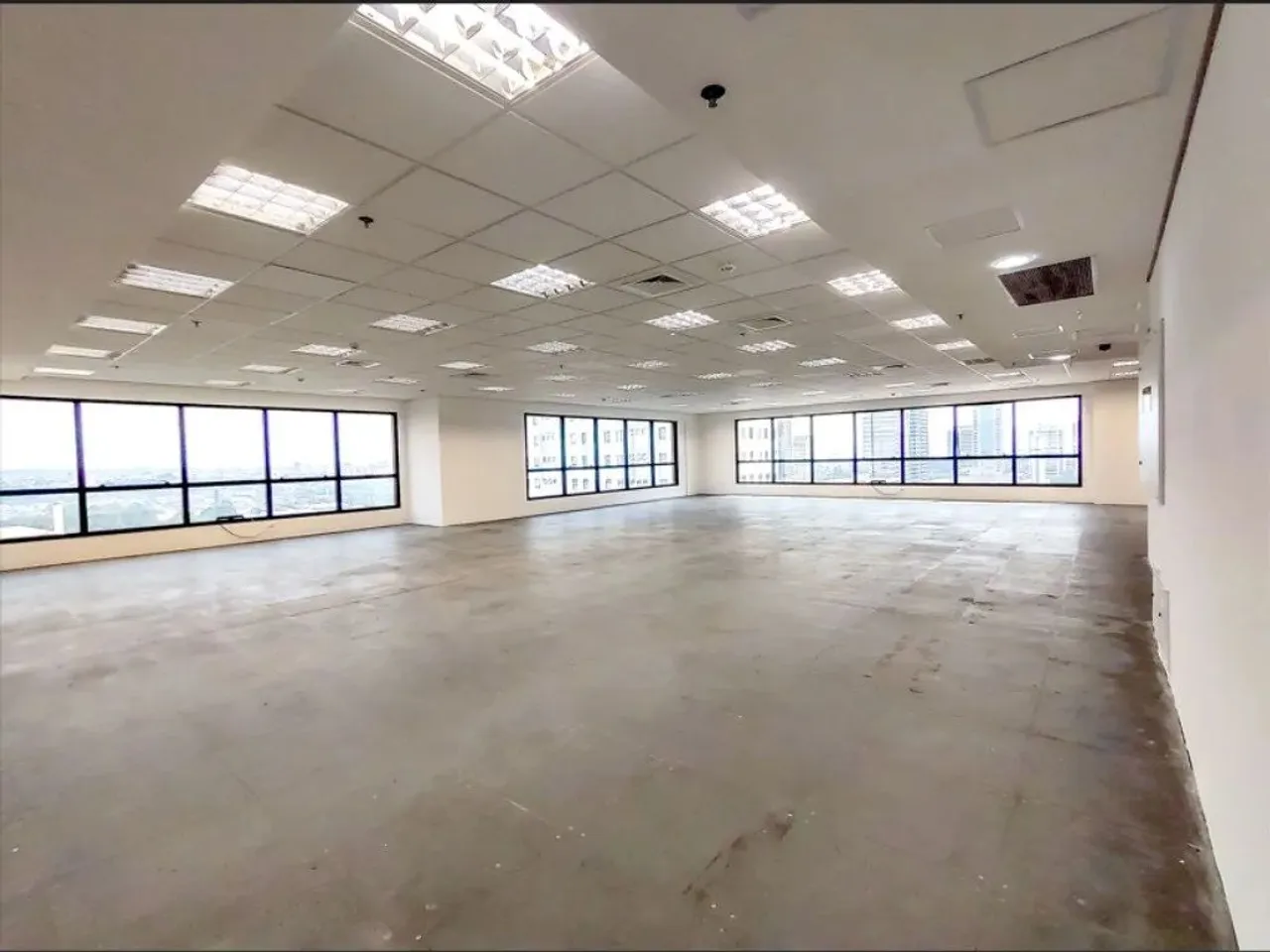 Sala Comercial para locação em Alphaville Industrial, Barueri com 677,32 m², 18 vagas cobe