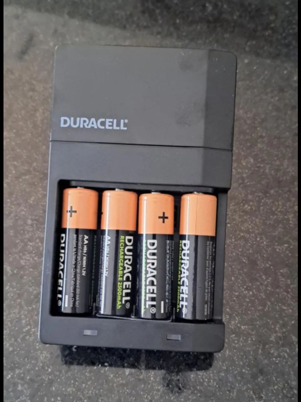 Kit Carregador de Pilhas Recarregáveis com 4 Pilhas Duracell - Foto 4