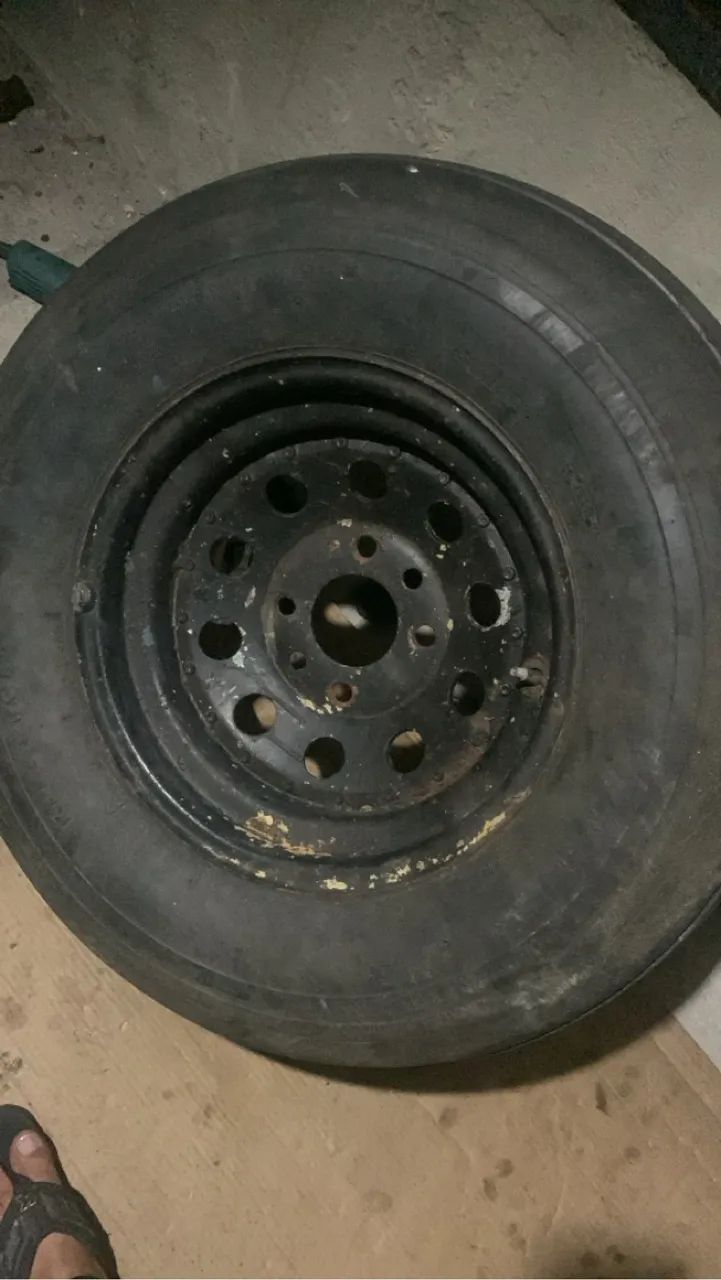Pneu com uma jánte de buggy aro 15