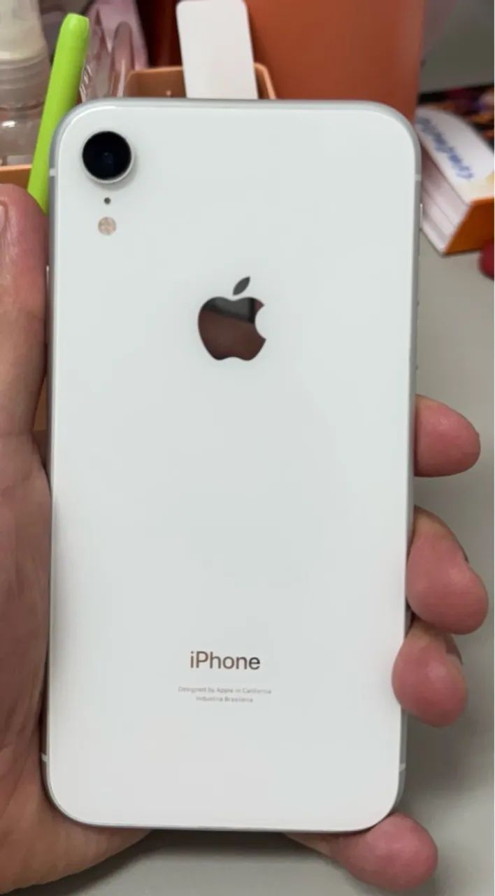 Iphone Xr, 64gb com caixa e carregador, celular bem conservado  - Foto 3