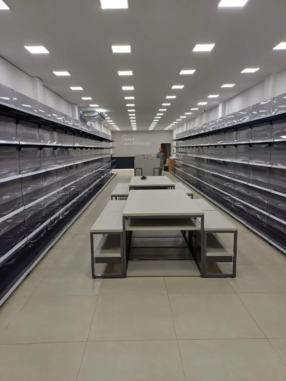 Gôndolas Vestuário e Lojas Diversas  - Foto 5