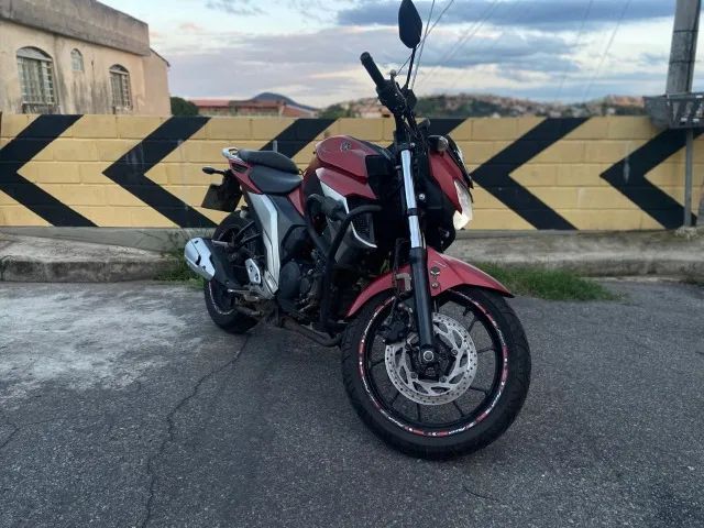 FAZER 250 VERMELHO FOSCO - IPVA 2025 pago - faz 36,4 KM/L - Só pegar e andar