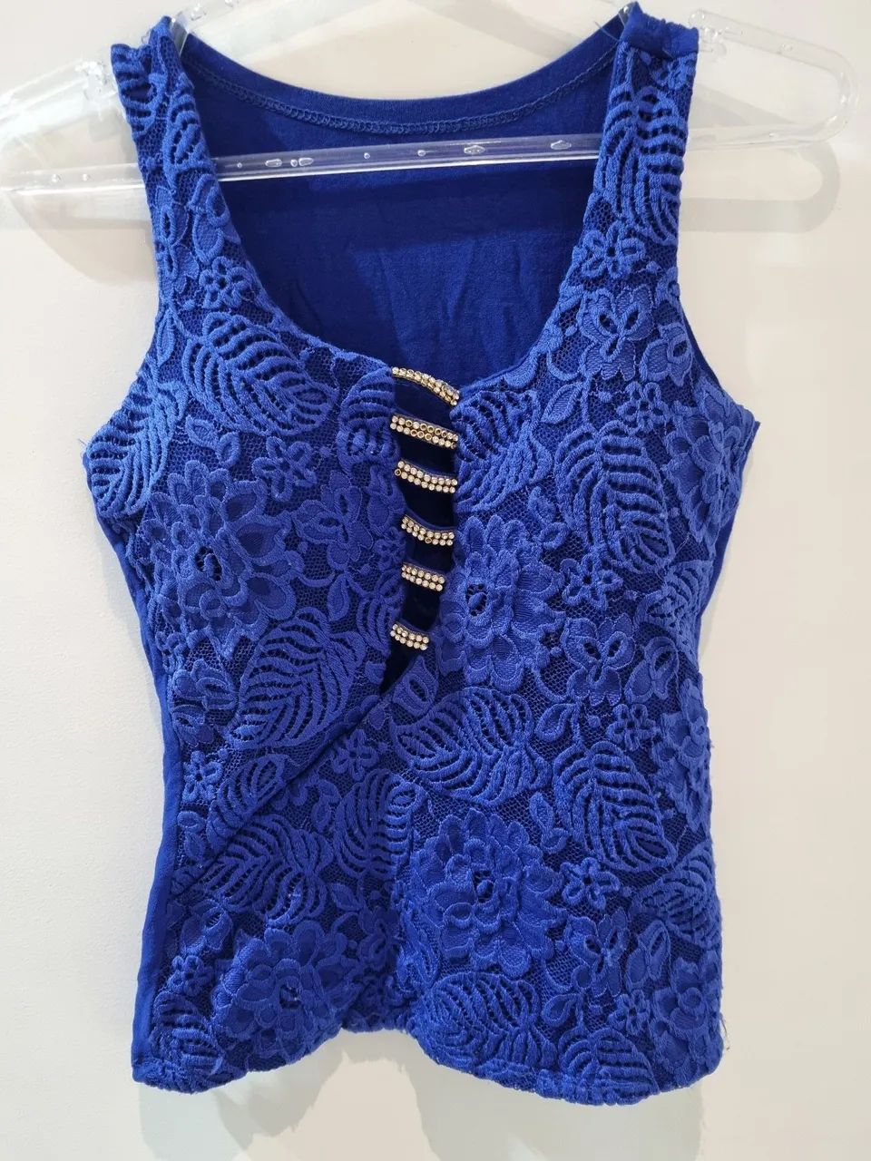 Blusa azul com bojo, renda e brilho  - Foto 3