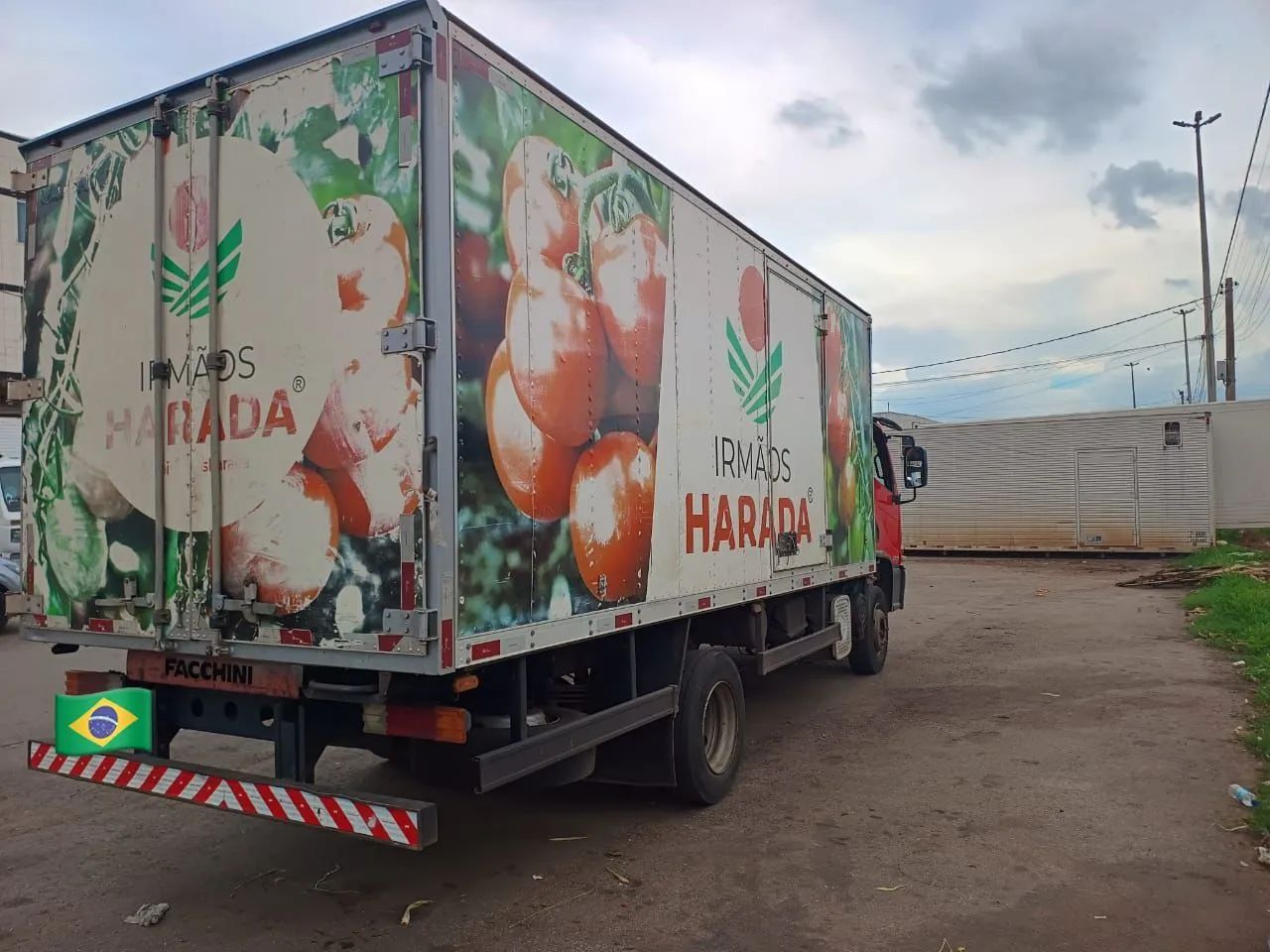 Acello 1016 2017 baú 32m3 único dono. Motor OM 924. 4.8l, 156 cv  cambio de 5 machas.  - Foto 4