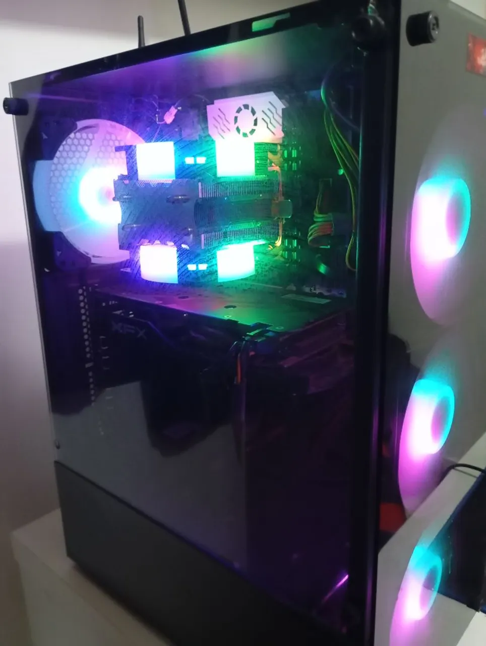PC Gamer com iluminação RGB e desempenho top!