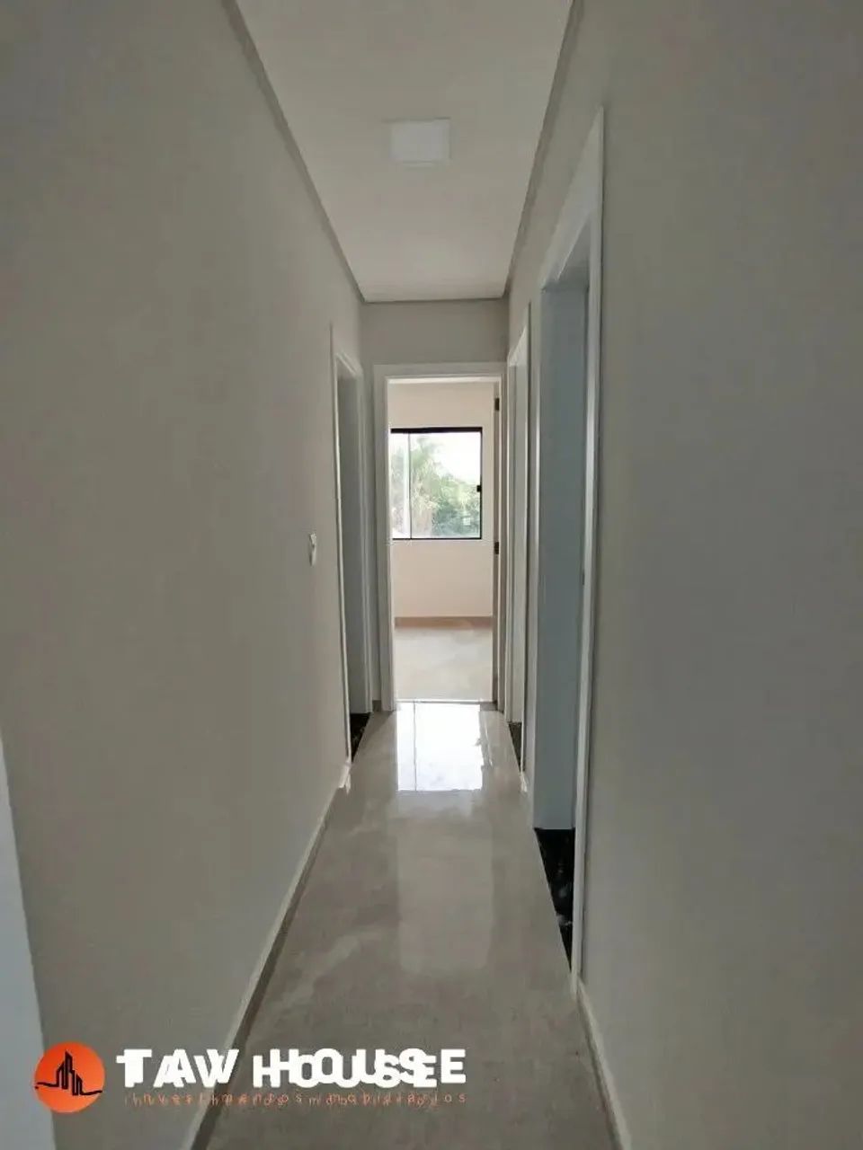 Apartamento no segundo piso com churrasqueira e porcelanato, próximo à praia do Grant - Foto 5