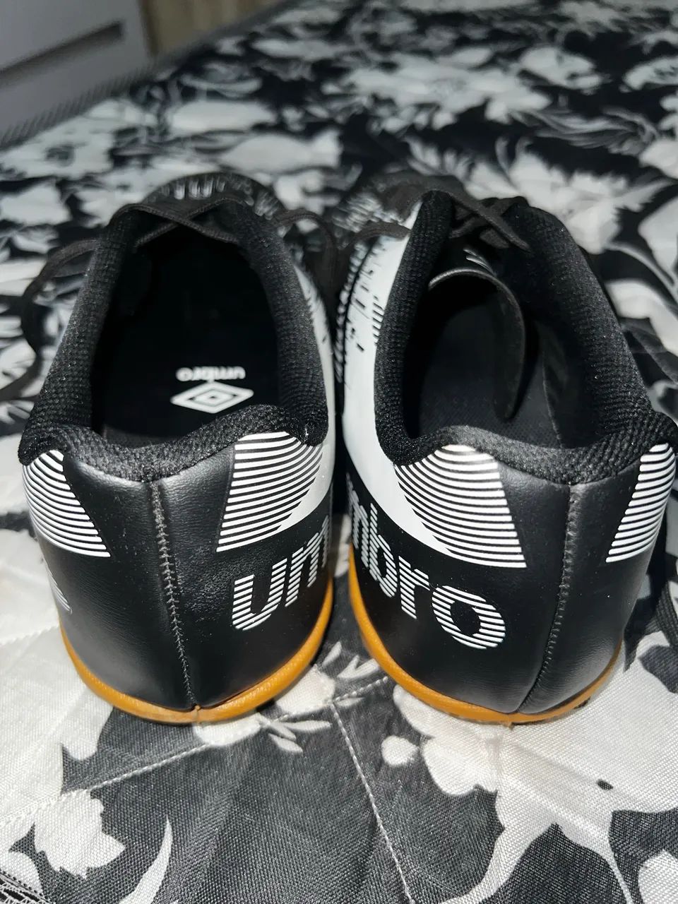 Umbro TAM Futsal Cleats Size 43