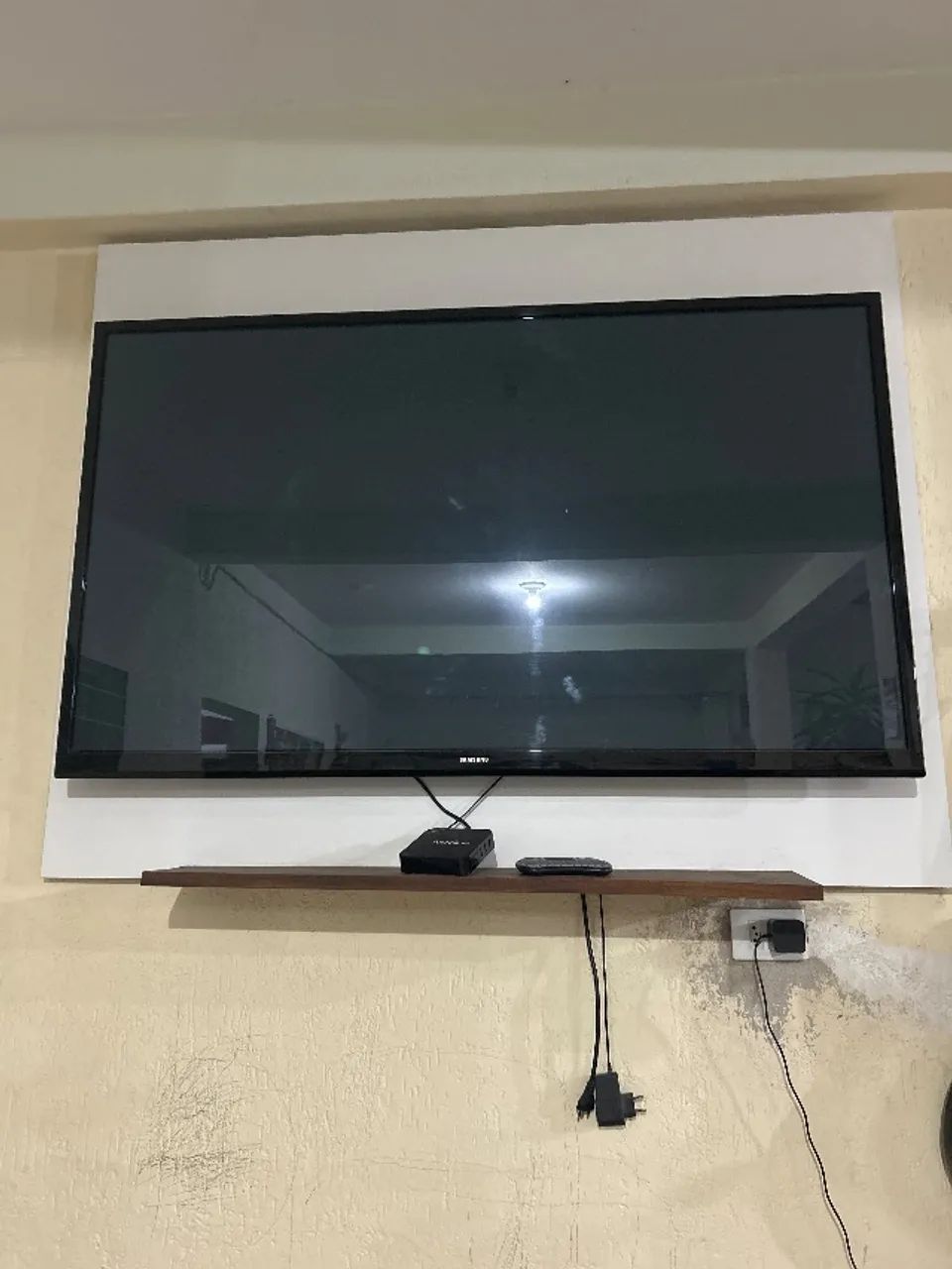 Selling 60-inch TV, in great condition.64396802335106120