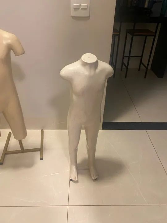 2 Manequins infantis para loja de roupas - Foto 2