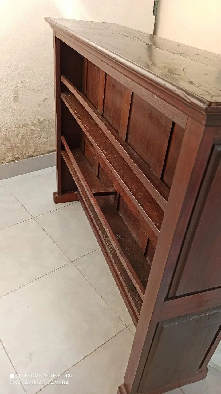 Barzinho de madeira com banquetas. - Foto 3