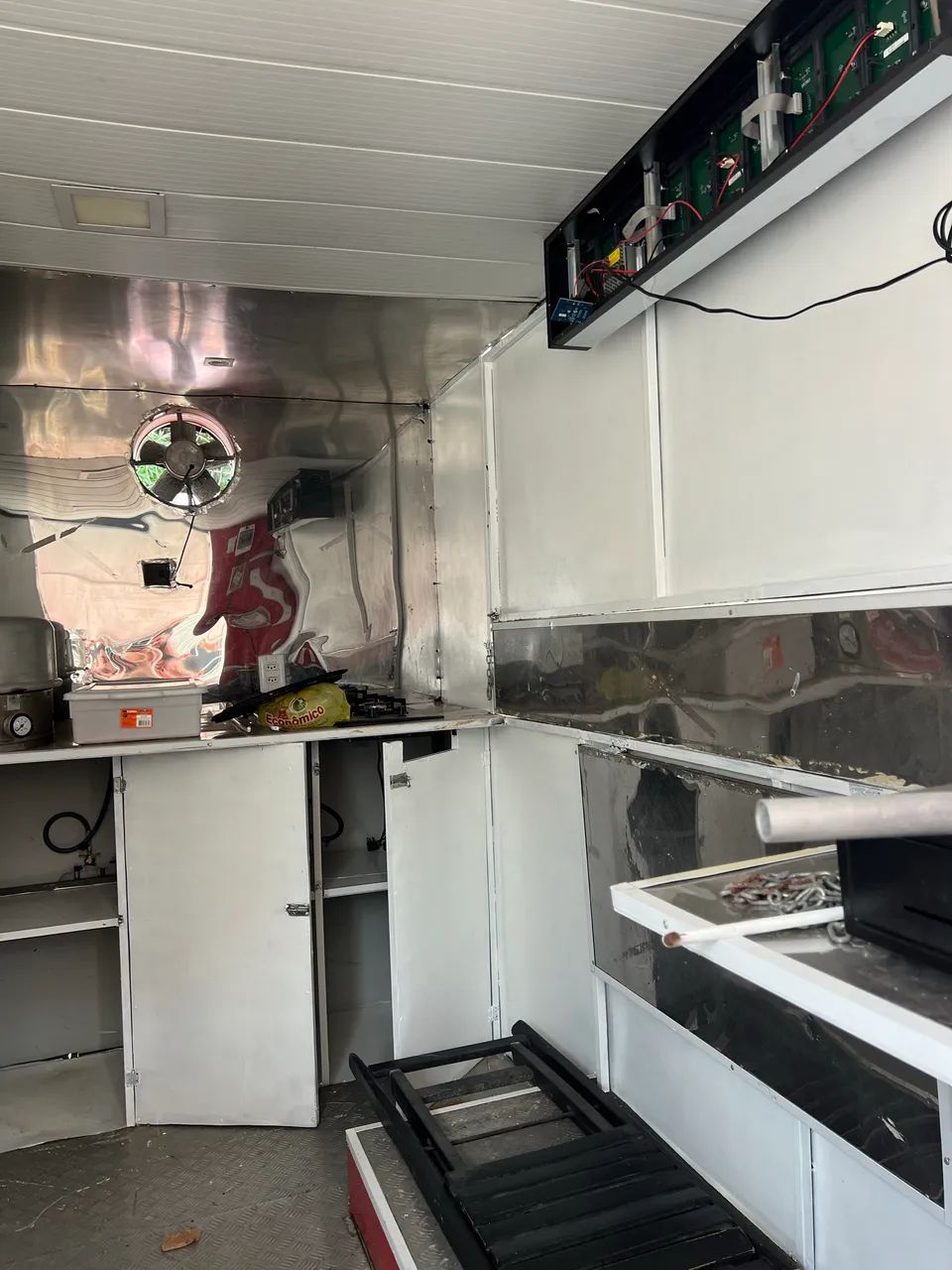 Vendo ou troco  trailer para lanchonete  - Foto 3