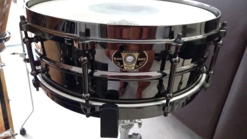 Caixa Ludwig Black Magic Brass aros die cast