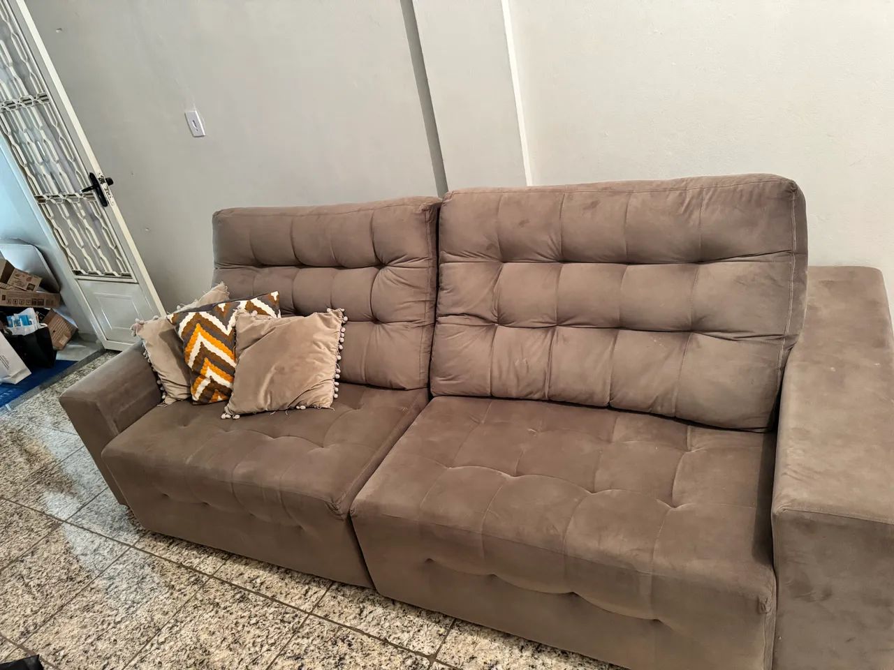 Selling a retractable sofa63824087431681121