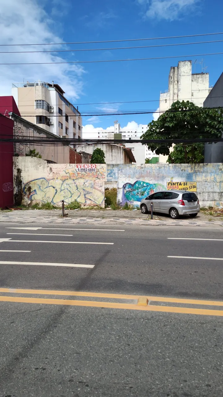 Terreno na Av. Paulo VI, Pituba. 500,00m², 16 m de frente para à Avenida, laterais 32 metr