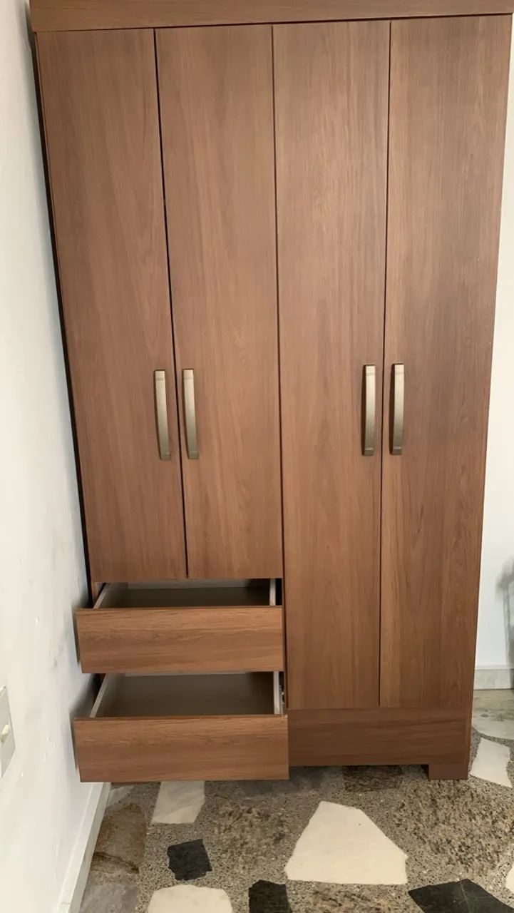 Armário de madeira 3 portas com 2 gavetas - Foto 3