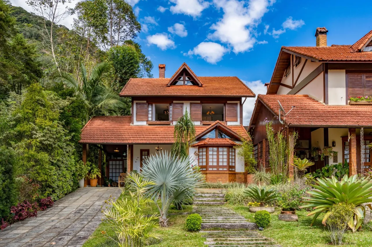 Casa com 6 quartos em condomínio na Granja Guarani, Teresópolis.