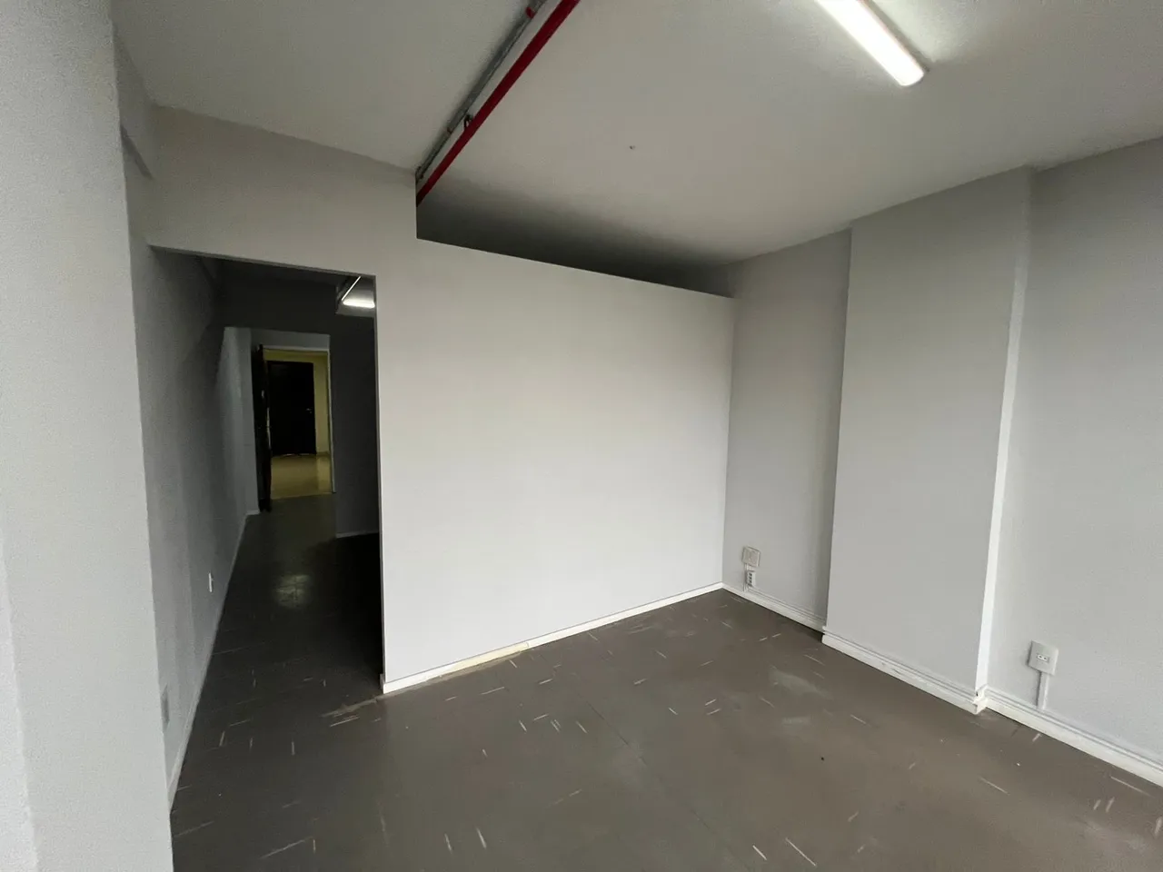 ALUGA-SE SALA COMERCIAL ED. ASSIS CHATEAUBRIAND ASA SUL