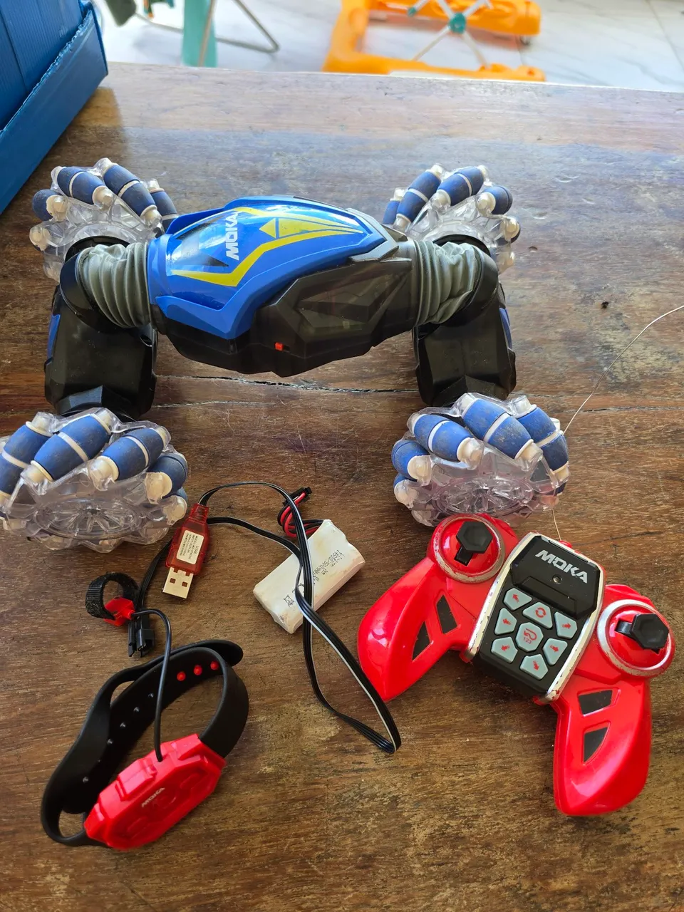 Carrinho acrobático controle controla com o dedo MOKA 4x4 - Manobras radicais!