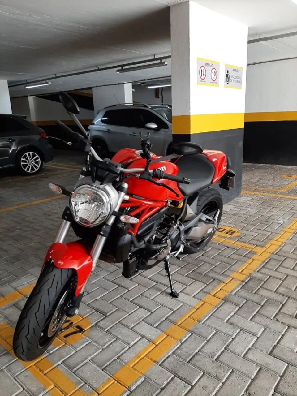 Ducati Monster 821 - Foto 3