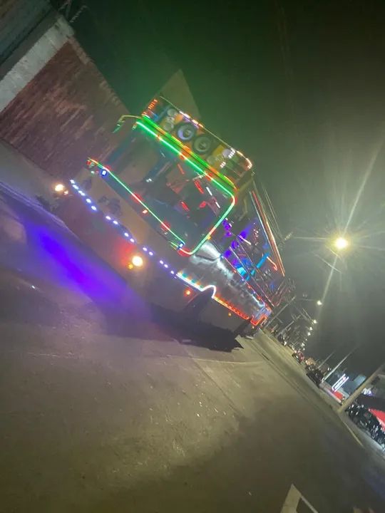 Ônibus Colorido para Diversão - Foto 4