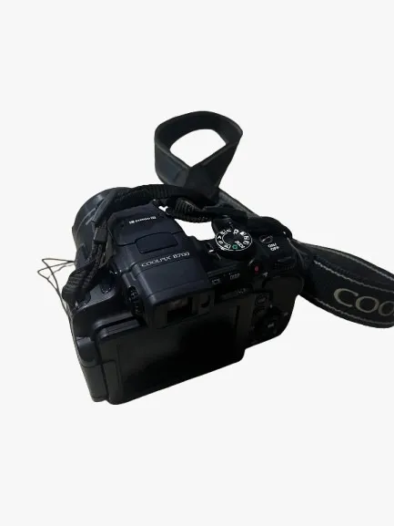? Nikon Coolpix B700 - Superzoom 4K