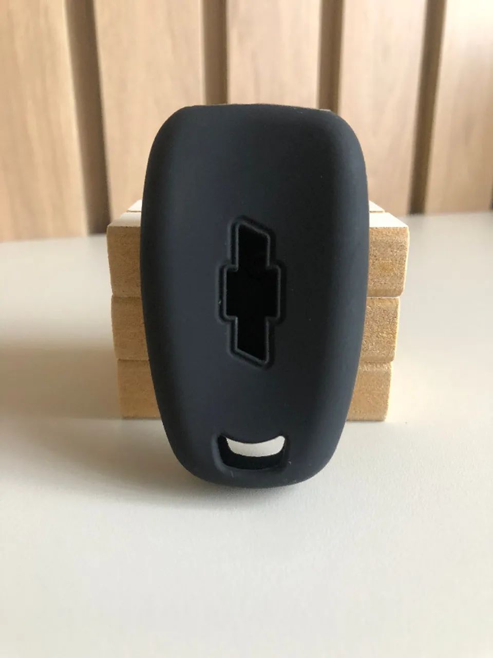 Capa de Chave Presencial 2 Botões Chevrolet Novo ONIX e Tracker - Foto 4