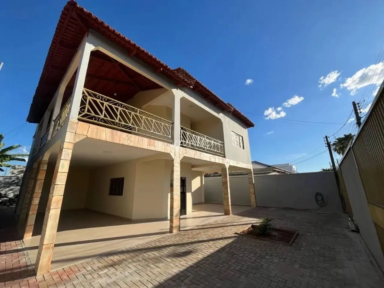 Sobrado com 4 quartos para alugar na quadra 906 Sul