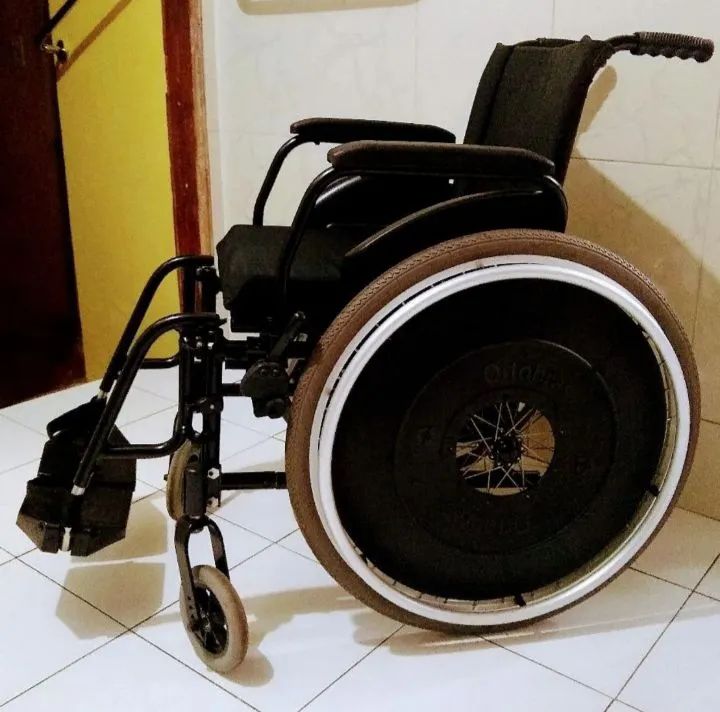 Cadeira de rodas dobrável - Foto 2