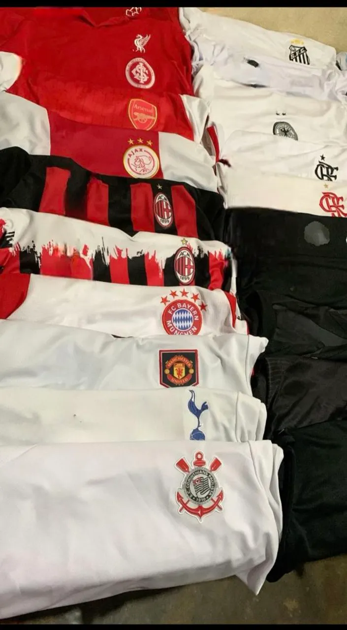 Diversas camisas de times dessa temporada