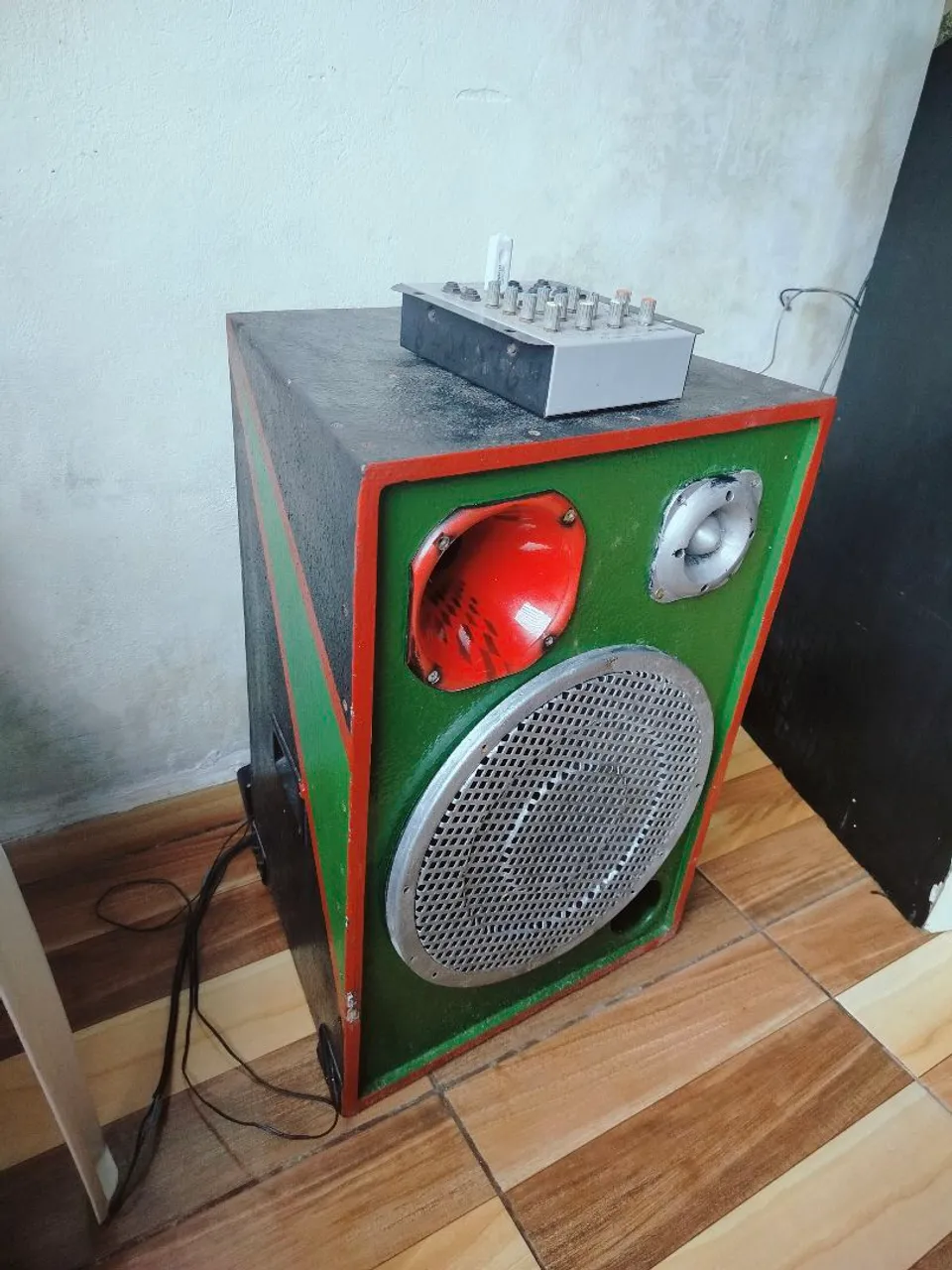 Caixa de som baianinha com mesa de som