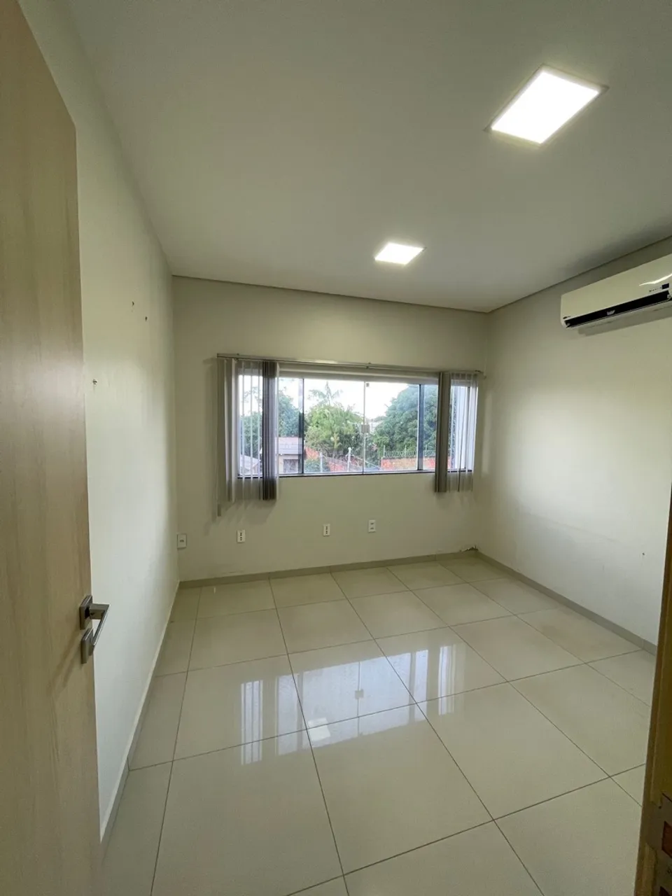 Aluga-se espaço comercial 