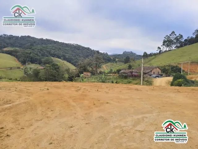 Terreno com 495m² com área plana pronta para construir, água e energia elétrica instalados - Foto 2