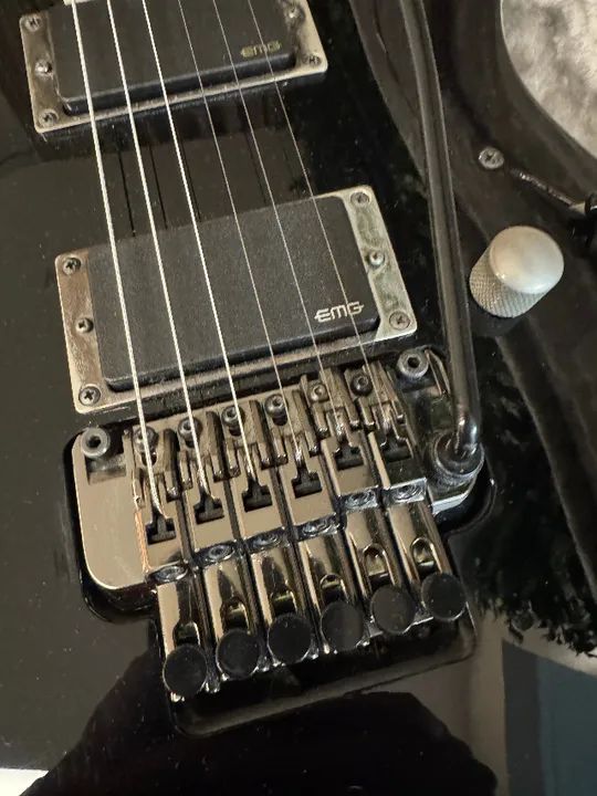 guitarra ibanez emg