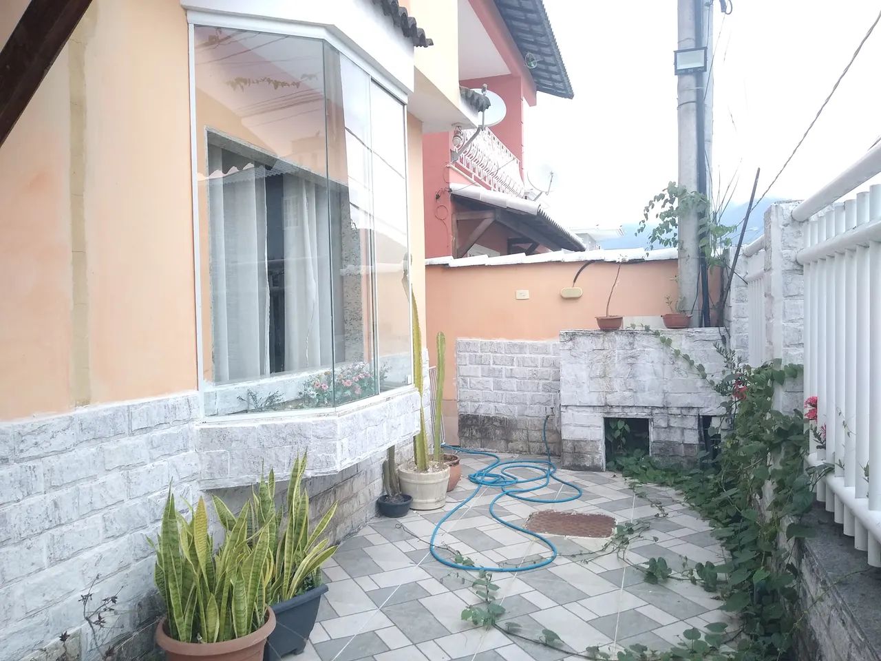 Casa Grande 4Q em Condomínio no Rio da Prata - Próx. a Est. Cabuçu - Foto 3