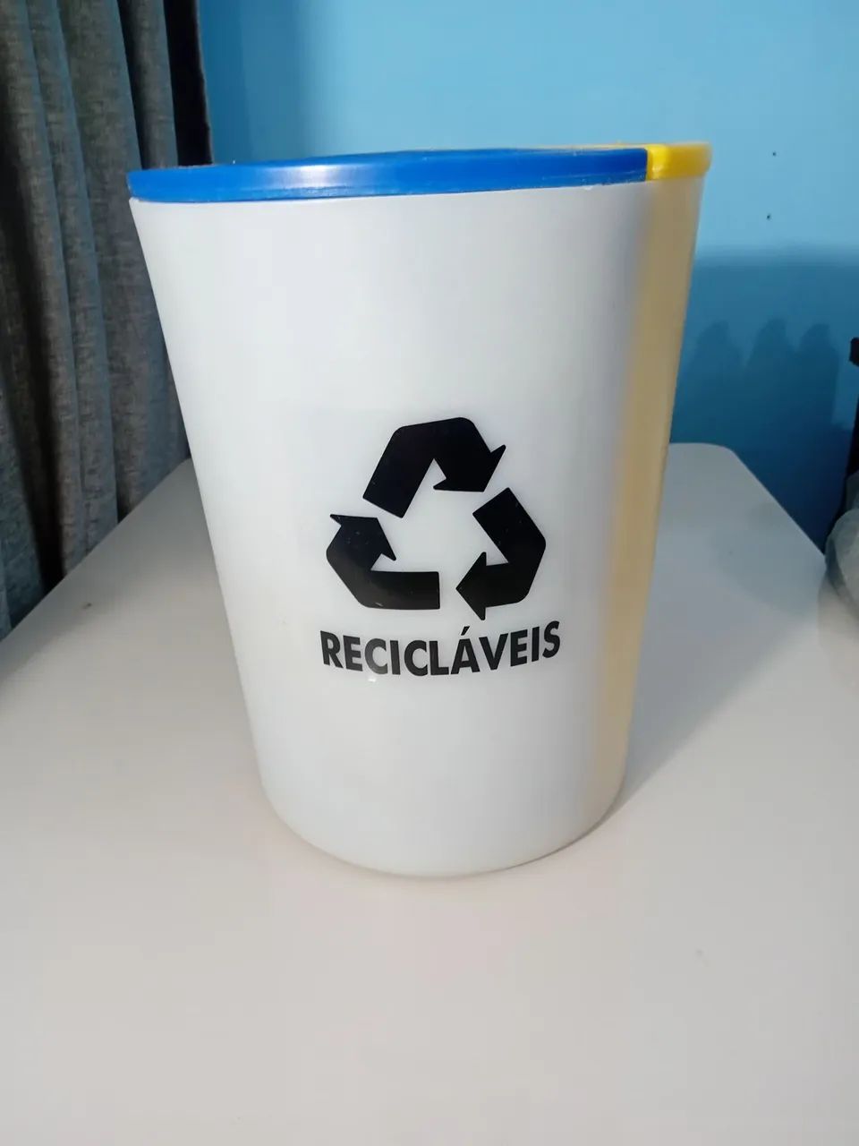 LIXEIRA COM DIVISÓRIA  RECICLÁVEIS 