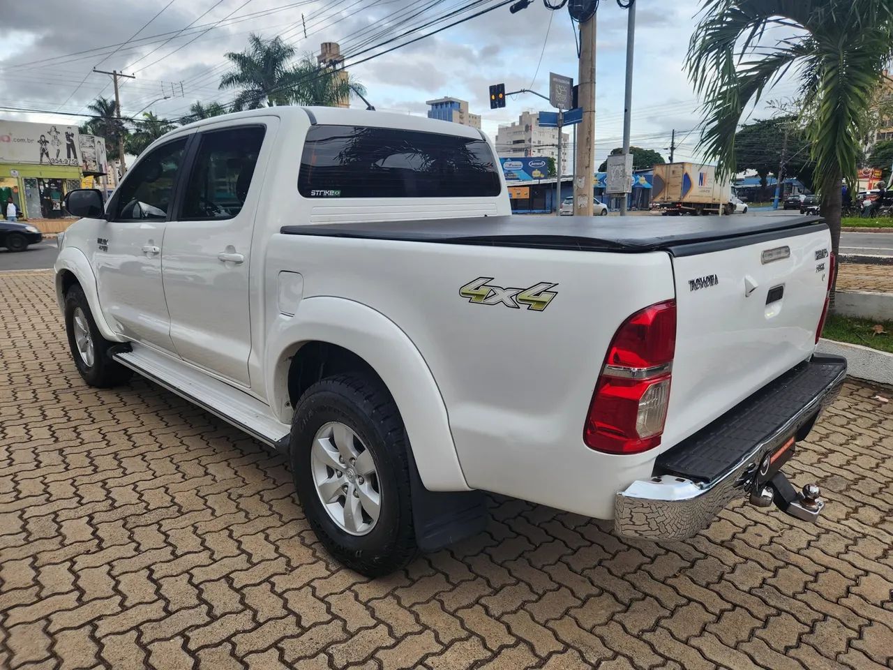 Toyota Hillux SRV 2015/15 2.7 flex aut 4x4  - Foto 4