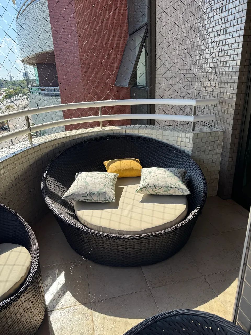 Vendo um kit de namoradeira com duas poltronas - Foto 2