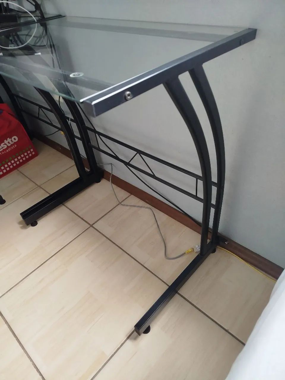 Mesa de vidro409383047717857281