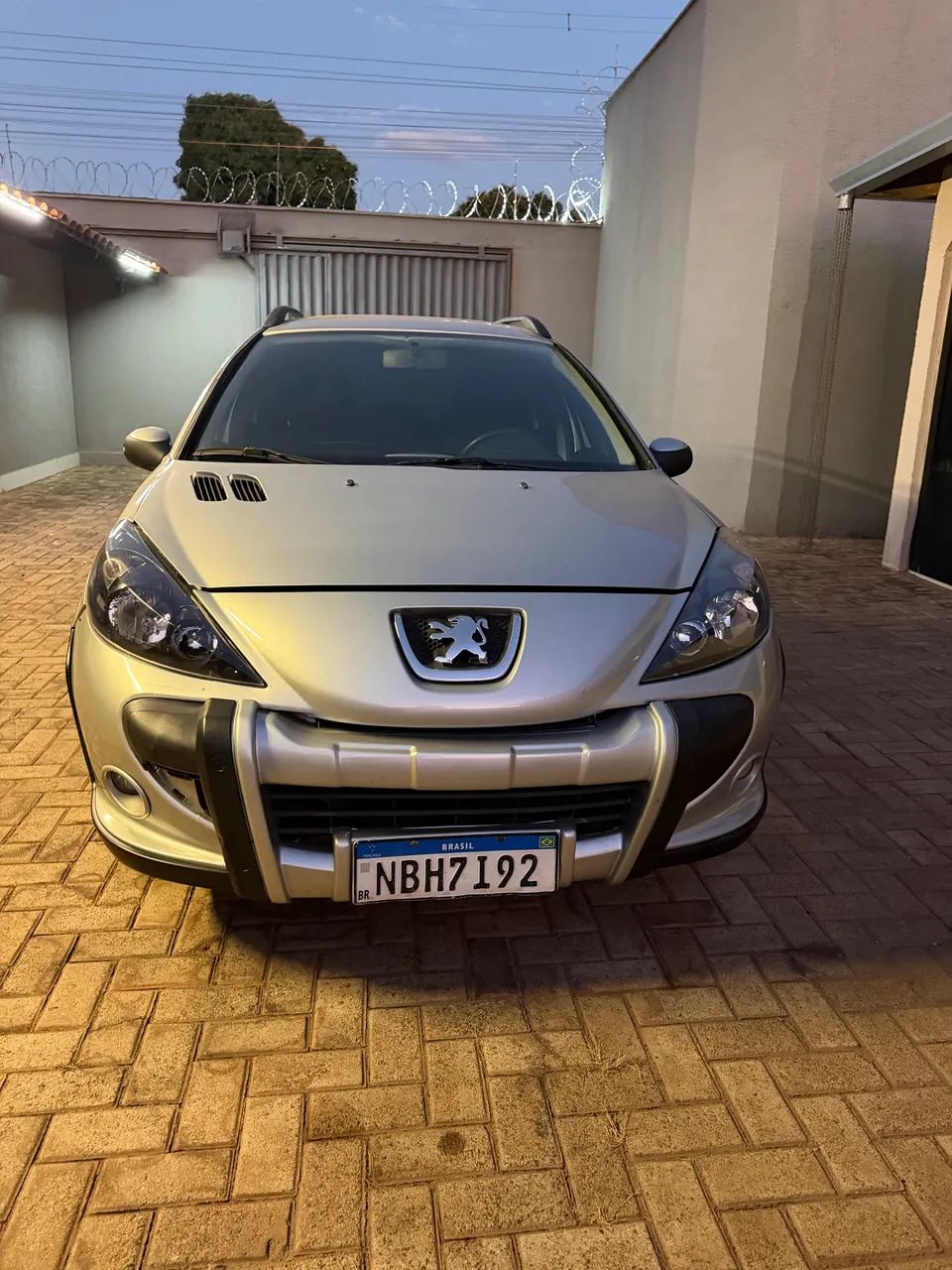 Peugeot 207 207 SW ESCAPADE 1.6 16V Flex 5p 2012