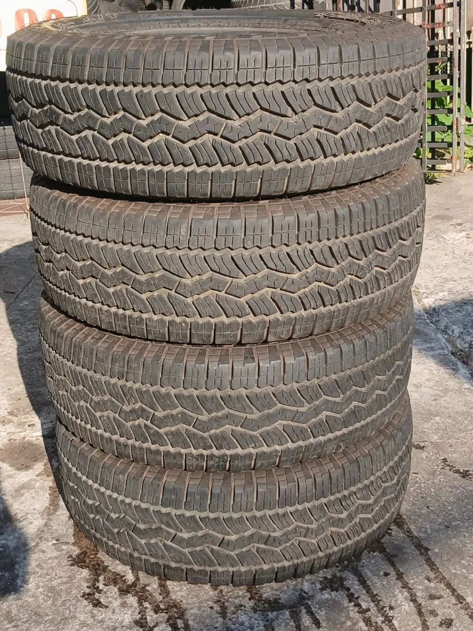 Pneus aro 275/65/18