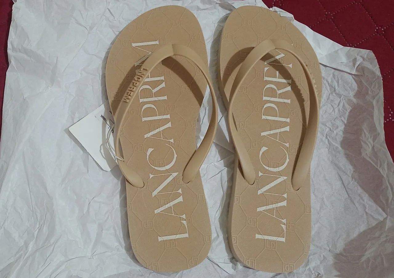 Chinelo lança perfume 