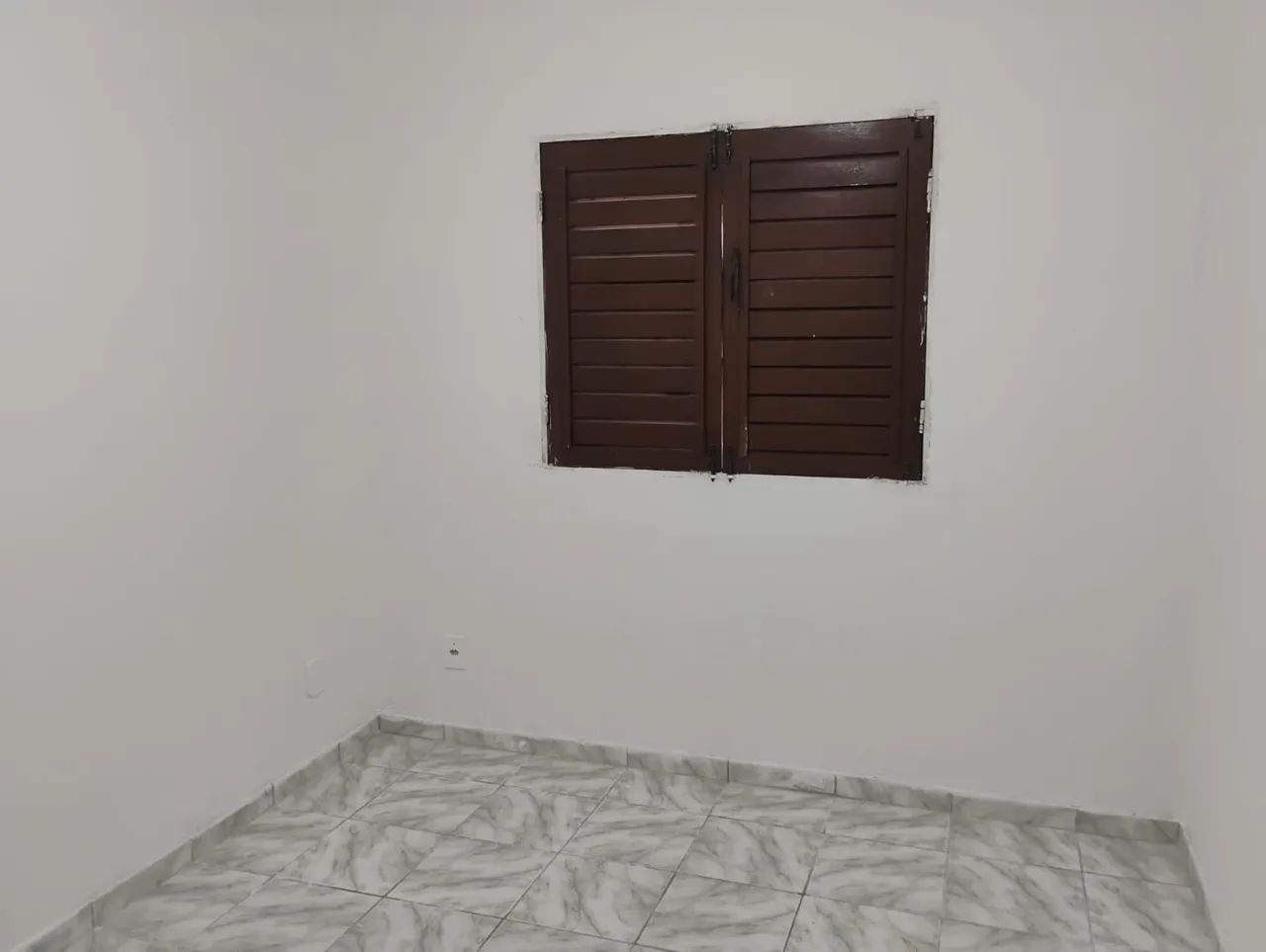ALUGA-SE CASA NO CJ JARDIM ROYAL