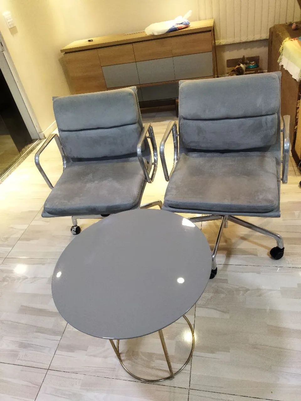 Conjunto de cadeiras e mesa