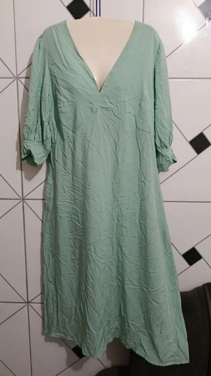 Vestido em viscose na cor verde-água