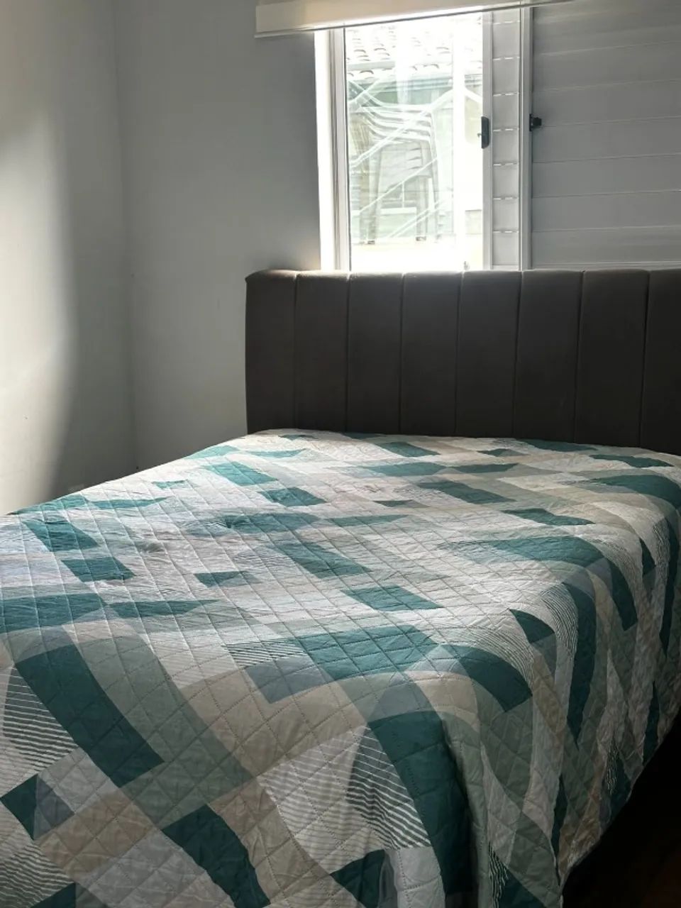 CAMA BOX COM CABECEIRA ESTOFADA