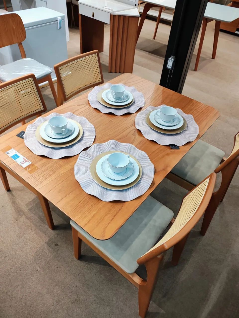 ? _*CONJUNTO DE MESA ÍRIS 4 LUGARES*_  - Foto 2