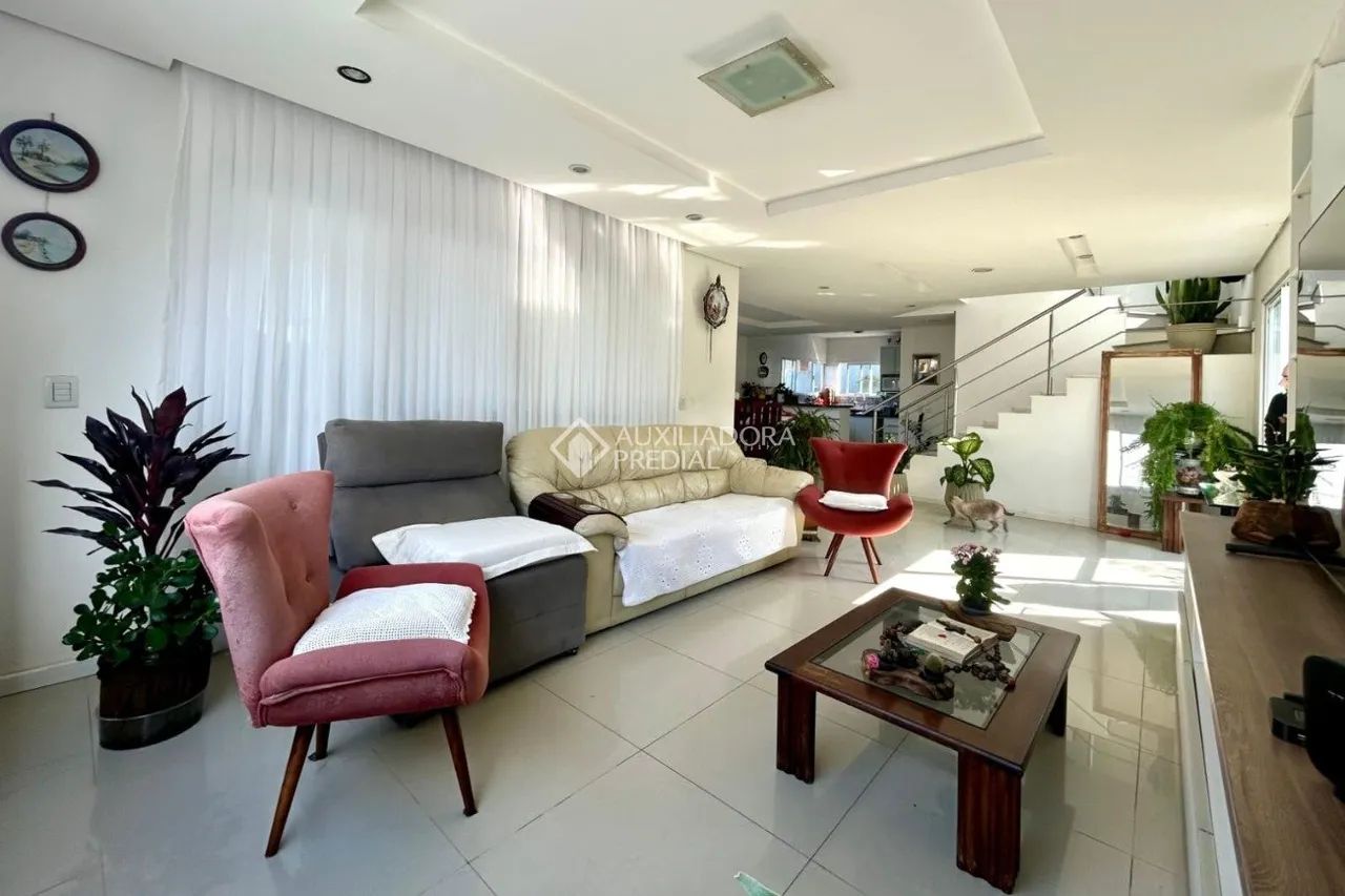Excelente Casa com 4 Dormitórios e Piscina para Aluguel em Cacupé - Florianópolis | 465 m² - Foto 4